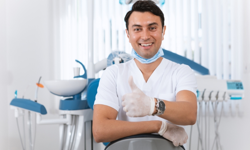 what to do while waiting for an emergency dentist